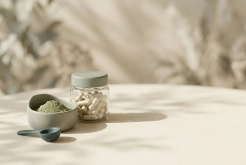 Professional header image for comparison analysis: Kratom Capsules vs Powder: Which Format Should UK Buyers ...